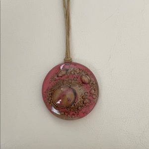 Glass stone necklace